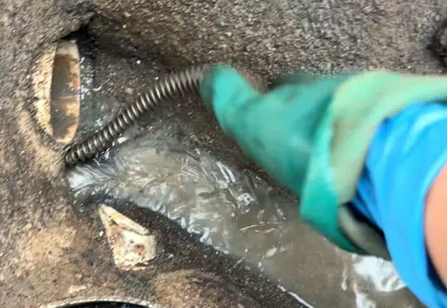 Desentupidora Arthur - Desentupimento em Fortaleza - CE: desentupimento de vaso sanitário, esgoto, ralo, pia, caixa de gordura, vias pluviais, fossa. Ligue (85) 98570-6823. Desentupidora em Fortaleza - CE com atendimento rápido; Chame no WhatsApp.
