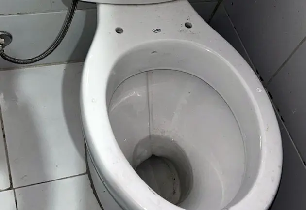 Desentupidora Arthur - Desentupimento em Fortaleza - CE: desentupimento de vaso sanitário, esgoto, ralo, pia, caixa de gordura, vias pluviais, fossa. Ligue (85) 98570-6823. Desentupidora em Fortaleza - CE com atendimento rápido; Chame no WhatsApp.