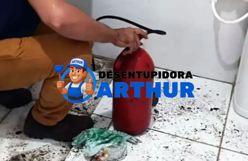 Ralo Exalando Mau Cheiro - Desentupidora Arthur: desentupimento em Fortaleza - CE, ligue agora (85) 9 8570-6823