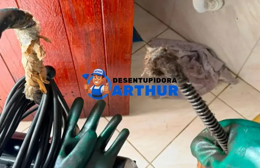 Desentupimento de esgoto no Cocó - Desentupidora Arthur, ligue (85) 9 8570-6823 agora 24 horas por dia tenha orçamento.